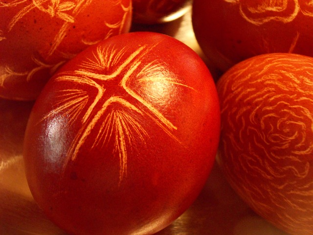 A piros tojástól a locsolkodásig: tudod, mit jelentenek a húsvéti jelképek?