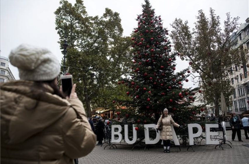 Zöld szemlélettel alakítják át a karácsonyi díszkivilágítást Budapesten