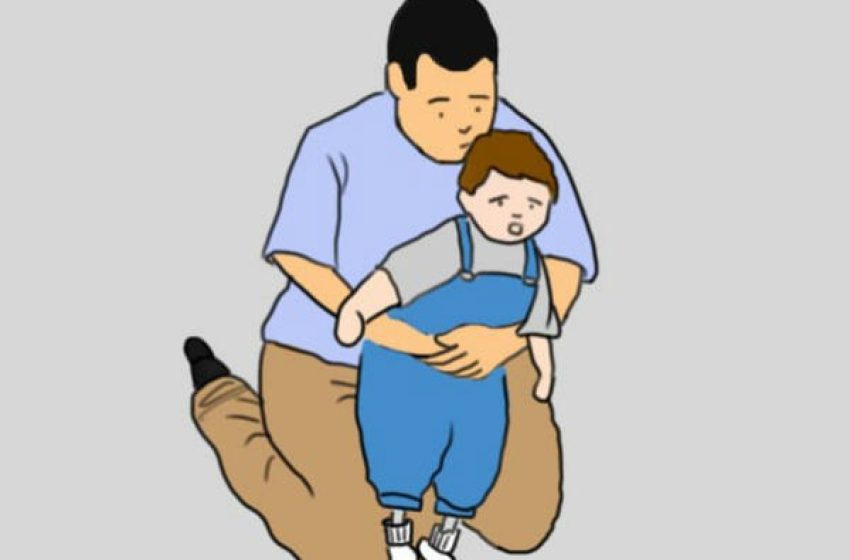  Így mentsd meg a fuldokló gyermeket a Heimlich-fogással!