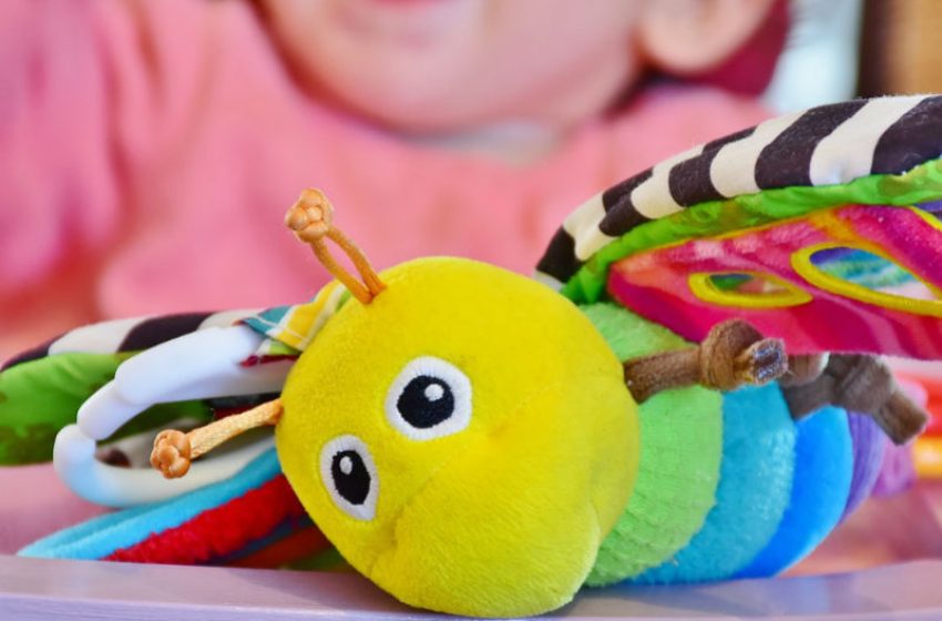  Mivel játszik egy 1 éves gyerek? – Így fejlesztheted gyermekedet!