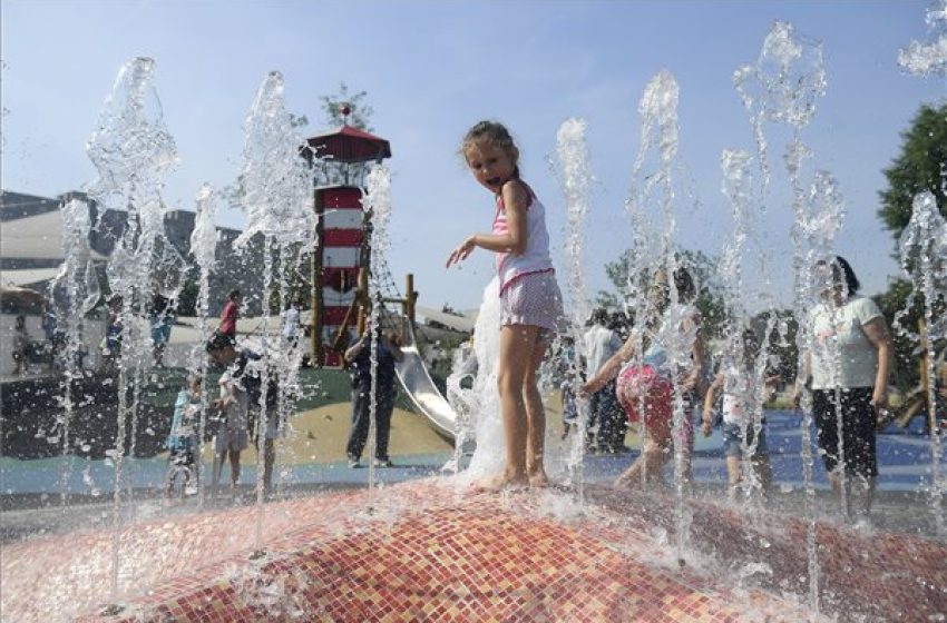 Vizesjátszóteret avattak Kispesten: számos kaland vár a kicsikre