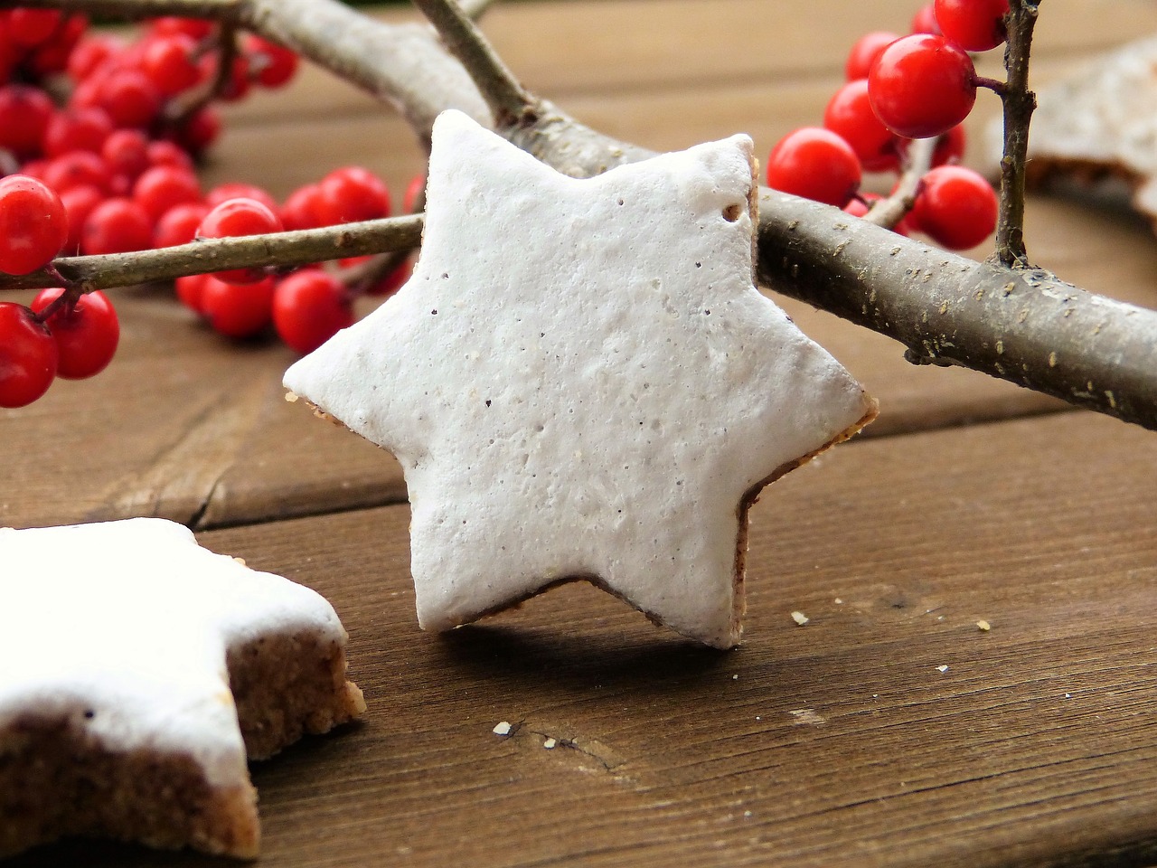  Illatos karácsonyi fahéjas csillagok, avagy a híres német Zimtsterne receptje