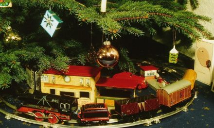 Karácsonyi nosztalgia: milyen ajándékok várták régen a gyerekeket a fa alatt?