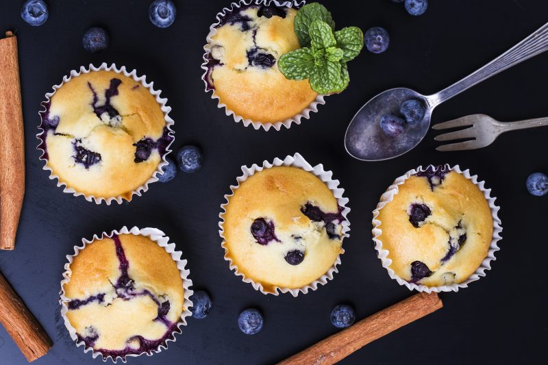  30 perces áfonyás muffin: a joghurtos tészta hihetetlenül puha