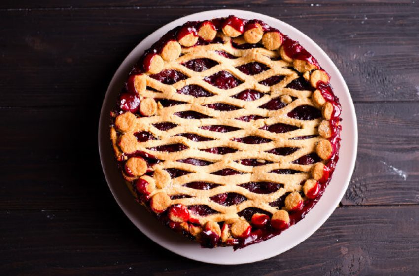  Fantasztikusan omlós, rácsos, meggyes pite: még friss gyümölcsből is elkészítheted