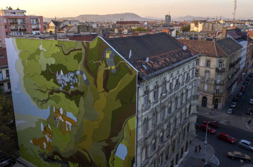  A Vuk című rajzfilm karakterei színesítik egy józsefvárosi ház tűzfalát