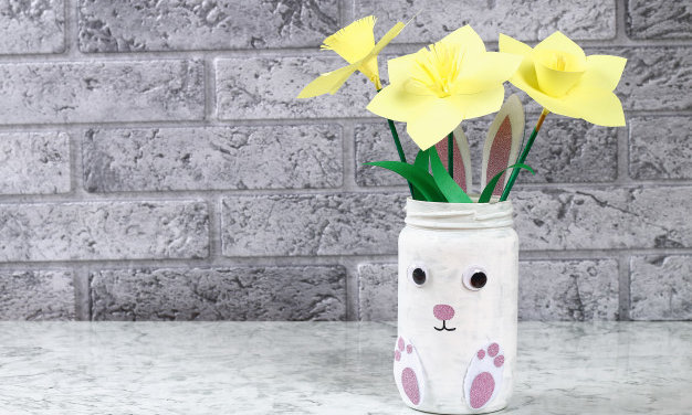 Bájos nyuszis váza befőttesüvegből: a gyerkőccel is elkészítheted húsvétra