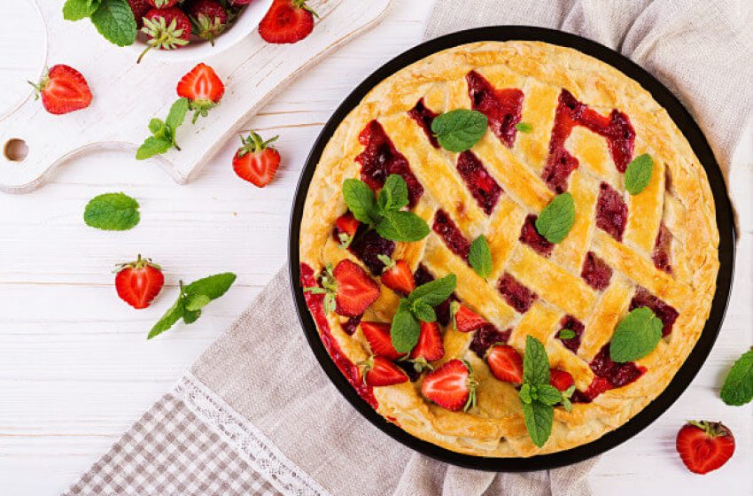 Fantasztikusan omlós epres pite: rácsozva még vonzóbb