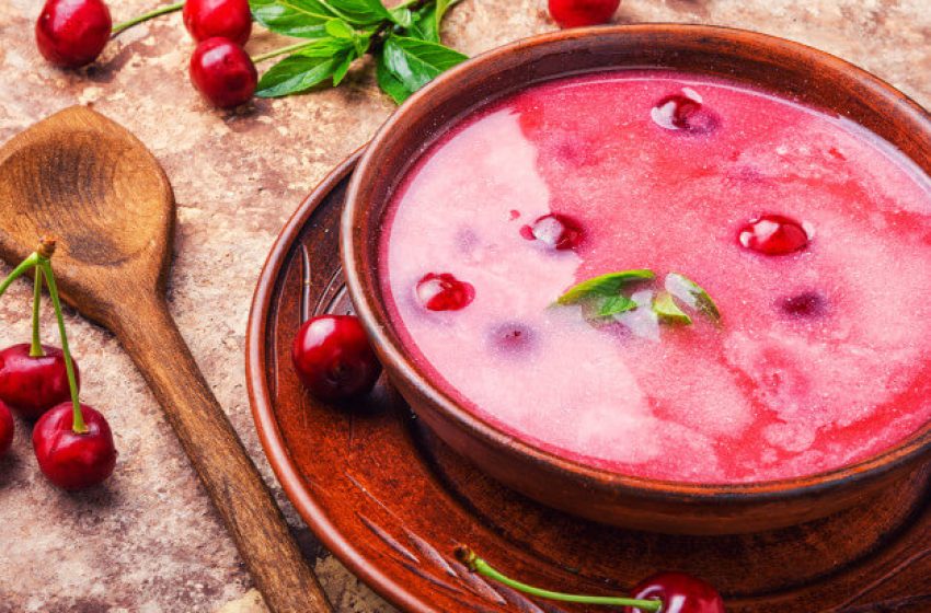  Zamatos meggyleves tejszínnel és pudingporral: behűtve kellemes hűsítő