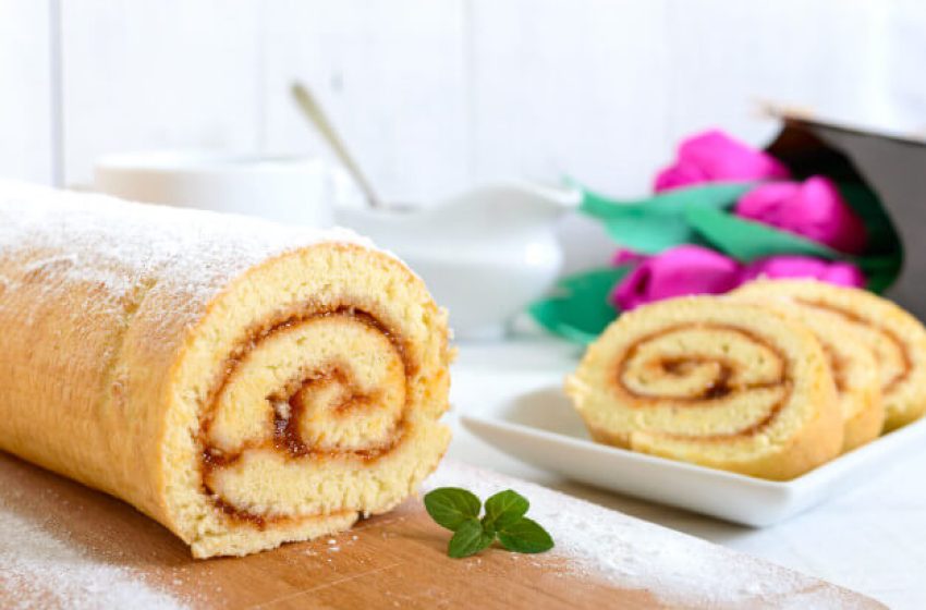  Légiesen könnyű lekváros piskótatekercs: a tészta nem ragad és nem törik