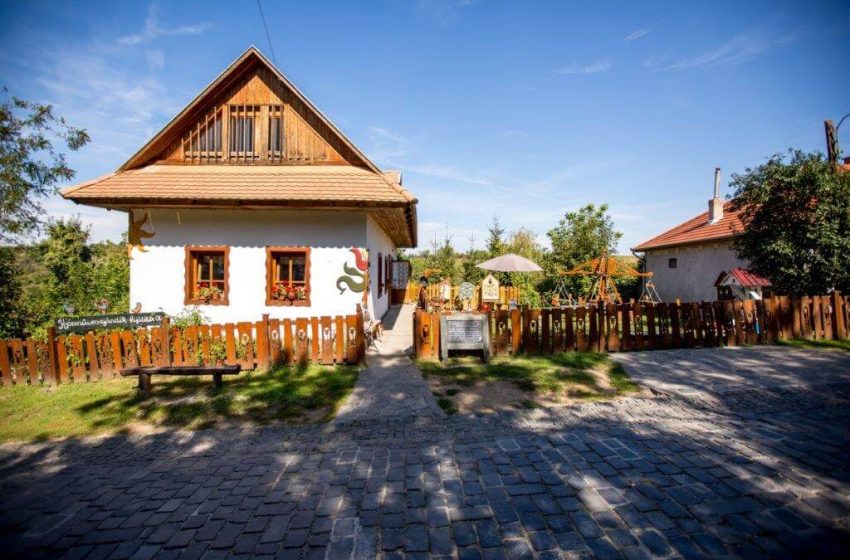  Top kirándulóhelyek gyerekeseknek: mesenap, csodatévő kút, fatörzsbarlang-túra