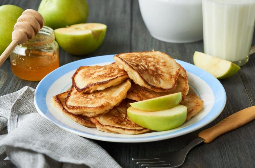  Régimódi fahéjas bundás alma: palacsintatésztában sül puhára