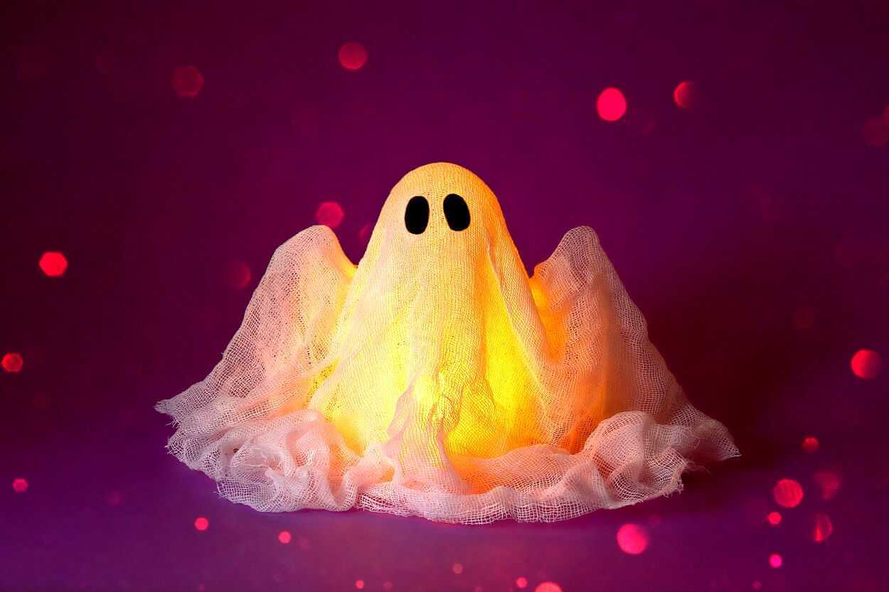  Készíts  Halloweenre cuki kísértetet gézből: mutatjuk lépésről lépésre