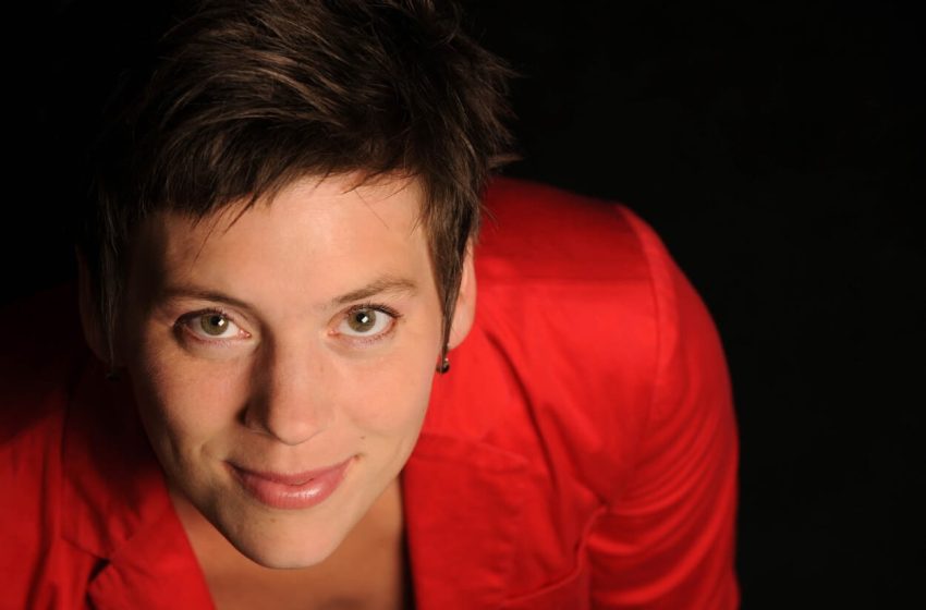  A zenén keresztül nehéz időkben is könnyű kapcsolatot teremteni egymással -Interjú Nagy Bernadett énekessel, aki adventi szerenádokat szervezett