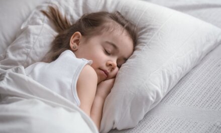 Ennyi alvás szükséges a gyerekeknek a különböző életkorokban
