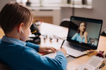„Akinél megy a tévé, kapcsolja ki a mikrofont” – tapasztalataink a második online oktatásról &ndash; 19 &ndash; Anyanet