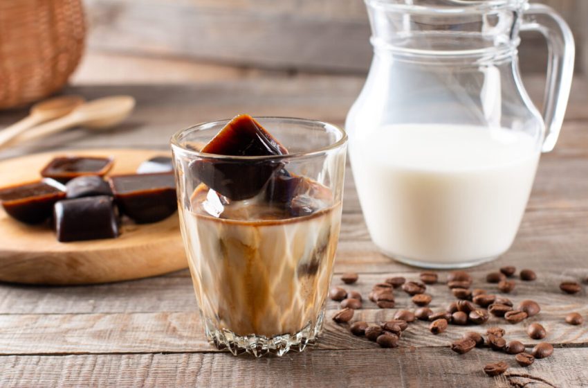  Élénkítő jegeskávé kávés jégkockával: hűsítő élvezet