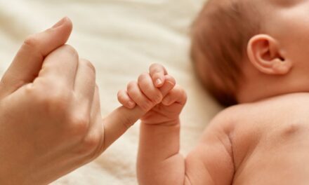 Szülés bizonytalanságban – Kriston Andreával az állami kórházi szülést érintő új szabályozásokról