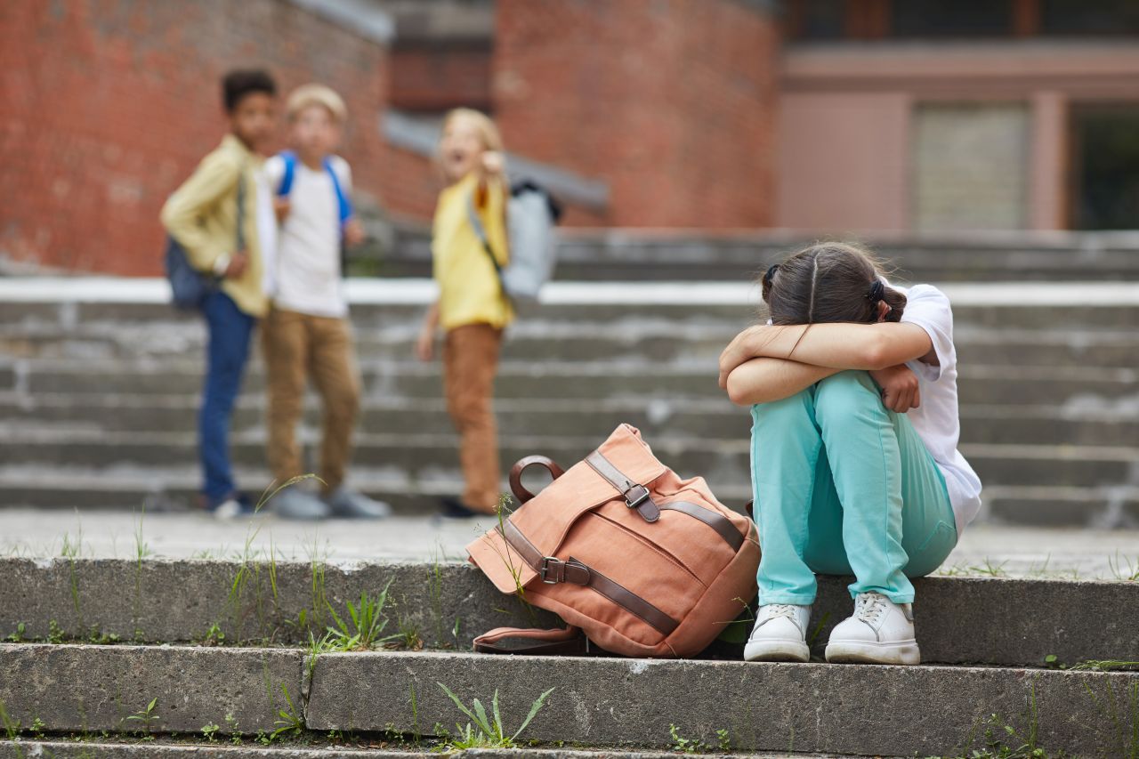  Ne az osztálytársakat vallasd, ha bántják a gyereked! – Hatékony és kerülendő módszerek az iskolai konfliktusok kezelésére