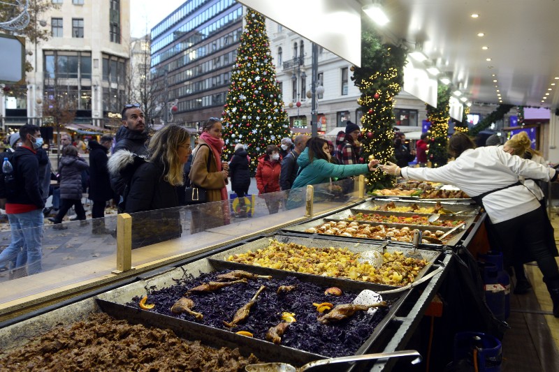   Megnyílt a Budapesti Adventi és Karácsonyi Vásár a Vörösmarty téren