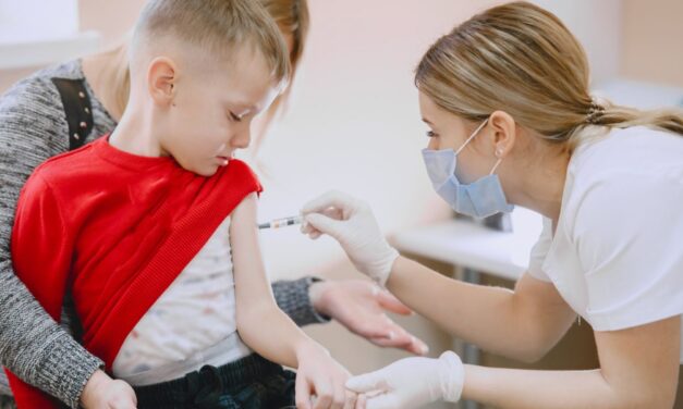 Az EMA az 5 és 11 év közötti gyermekek számára is javasolja a BioNTech/Pfizer vakcináját