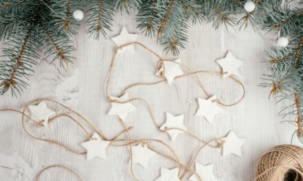 Meseszép karácsonyi díszek porcelángyurmából: elegáns, hófehér girlandot is készíthetsz belőle