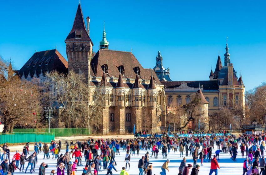 Megnyitja kapuit Európa egyik leghangulatosabb műjégpályája: ismét korcsolyázhatunk a Városligetben