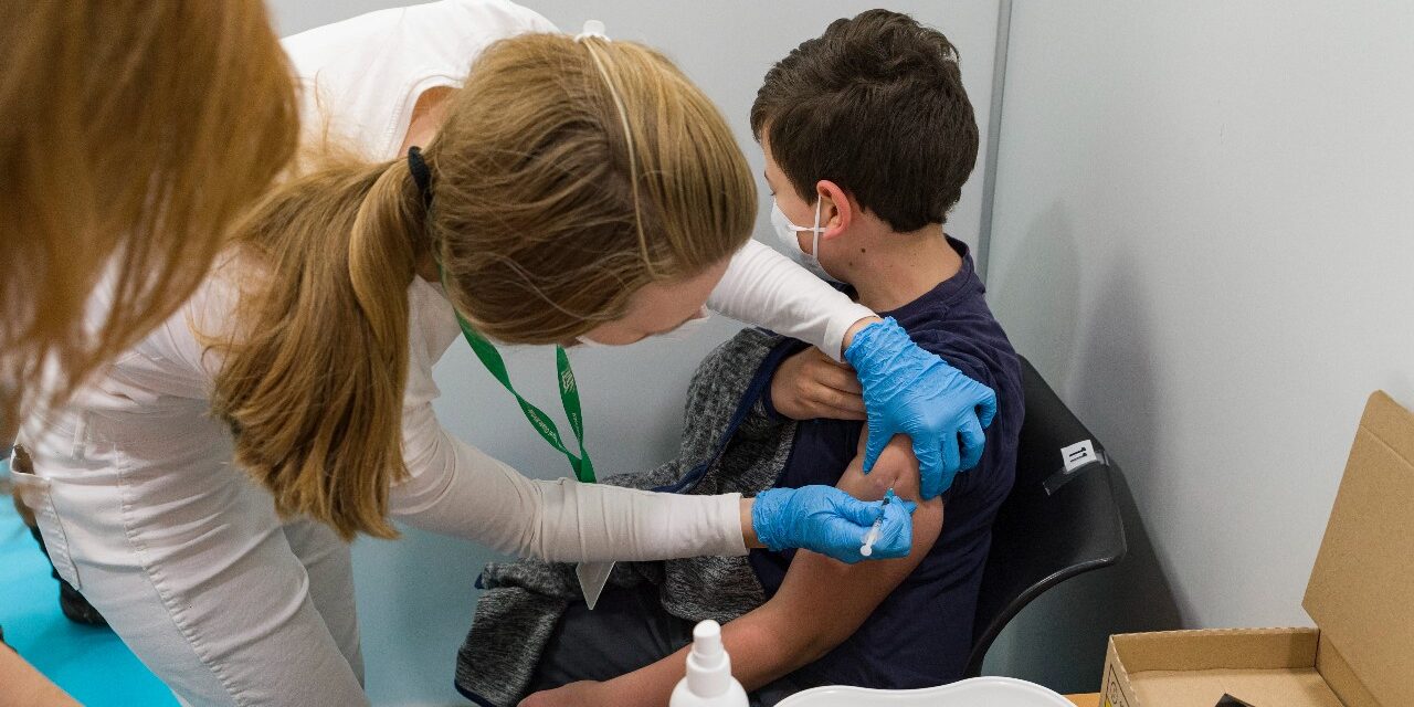 Megkezdődött az 5-11 év közötti korosztály oltása: a vakcina biztonságos és hatékony