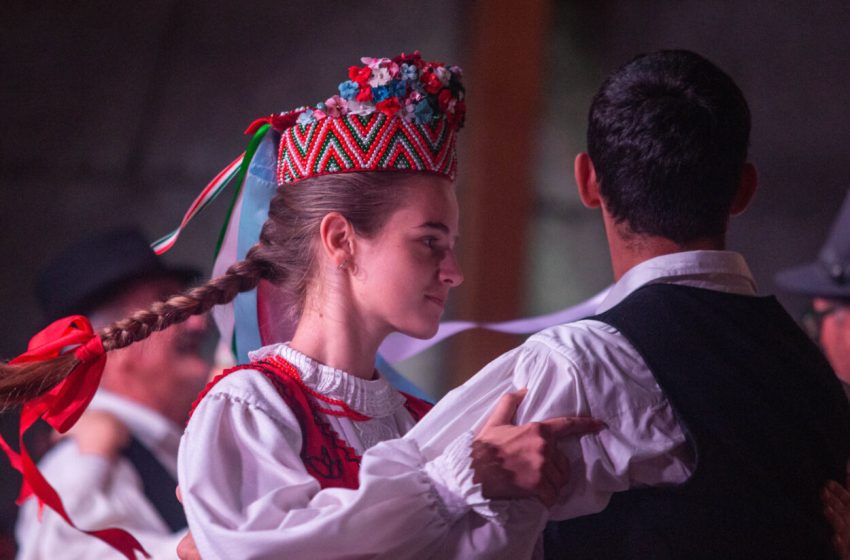  Új program indul, hogy minél több gyermek ismerkedhessen meg a magyar néptánccal