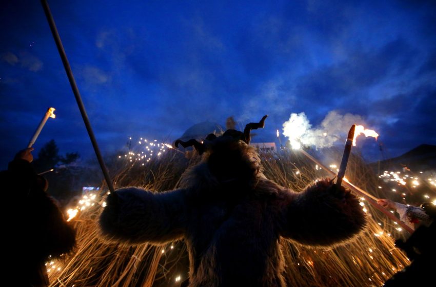 70-nél több busócsoport és 2500 maskarás búcsúztatja a telet a mohácsi busójáráson