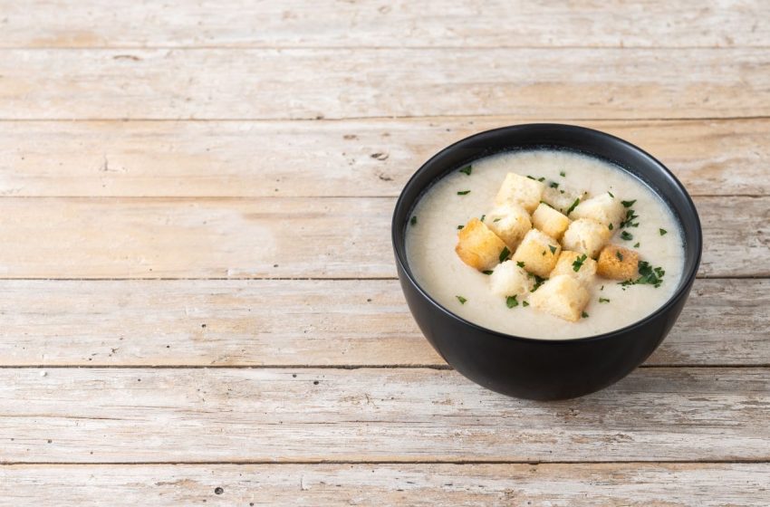  Melengető zellerkrémleves hideg napokra: a tejszíntől még selymesebb