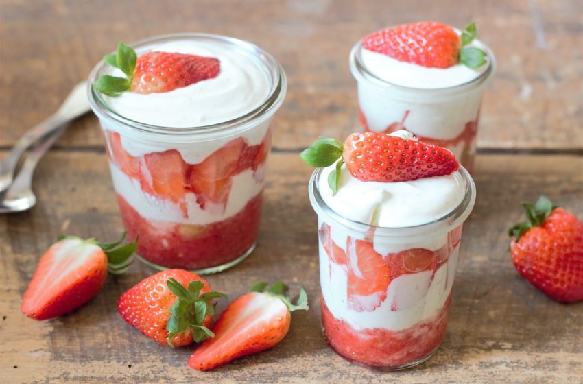  Lágy, selymes epres tiramisu: sok gyümölccsel készül a poharas desszert