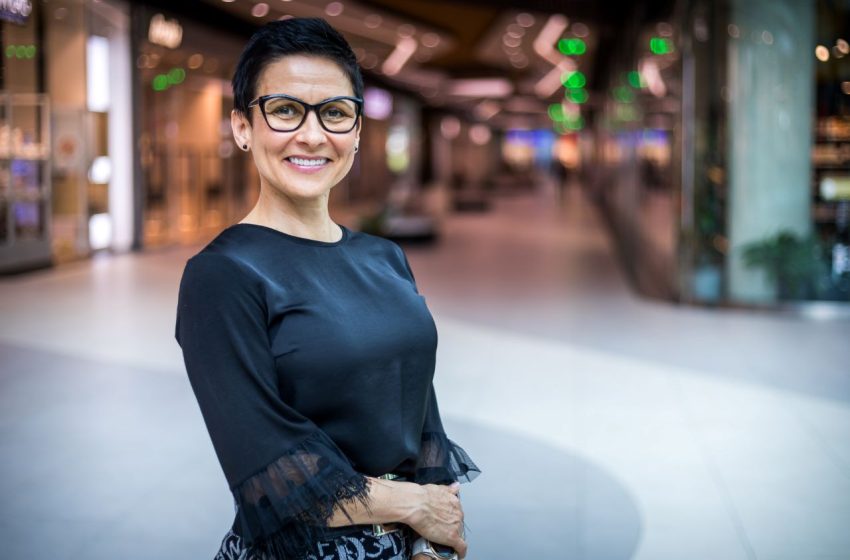  Egy büszke anyuka is áll a Power Fruit vitaminital és az Absolute Live sportital mögött