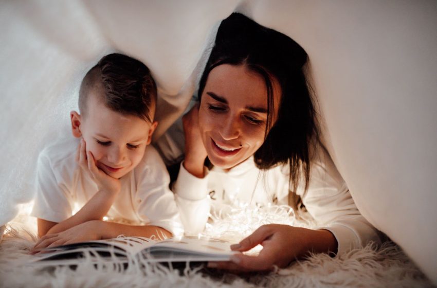  Miért olvassunk esti mesét? – Ennyi mindent fejleszt a mesemondás